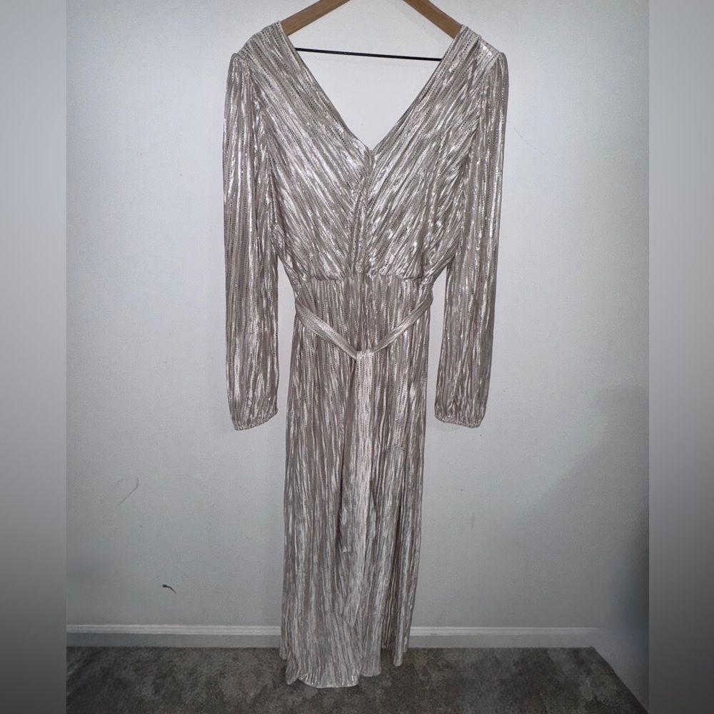 GUESS Beige Belted Tulip Skirt V-Back Long Sleeve Maxi Faux Wrap Dress - Picture 8 of 8